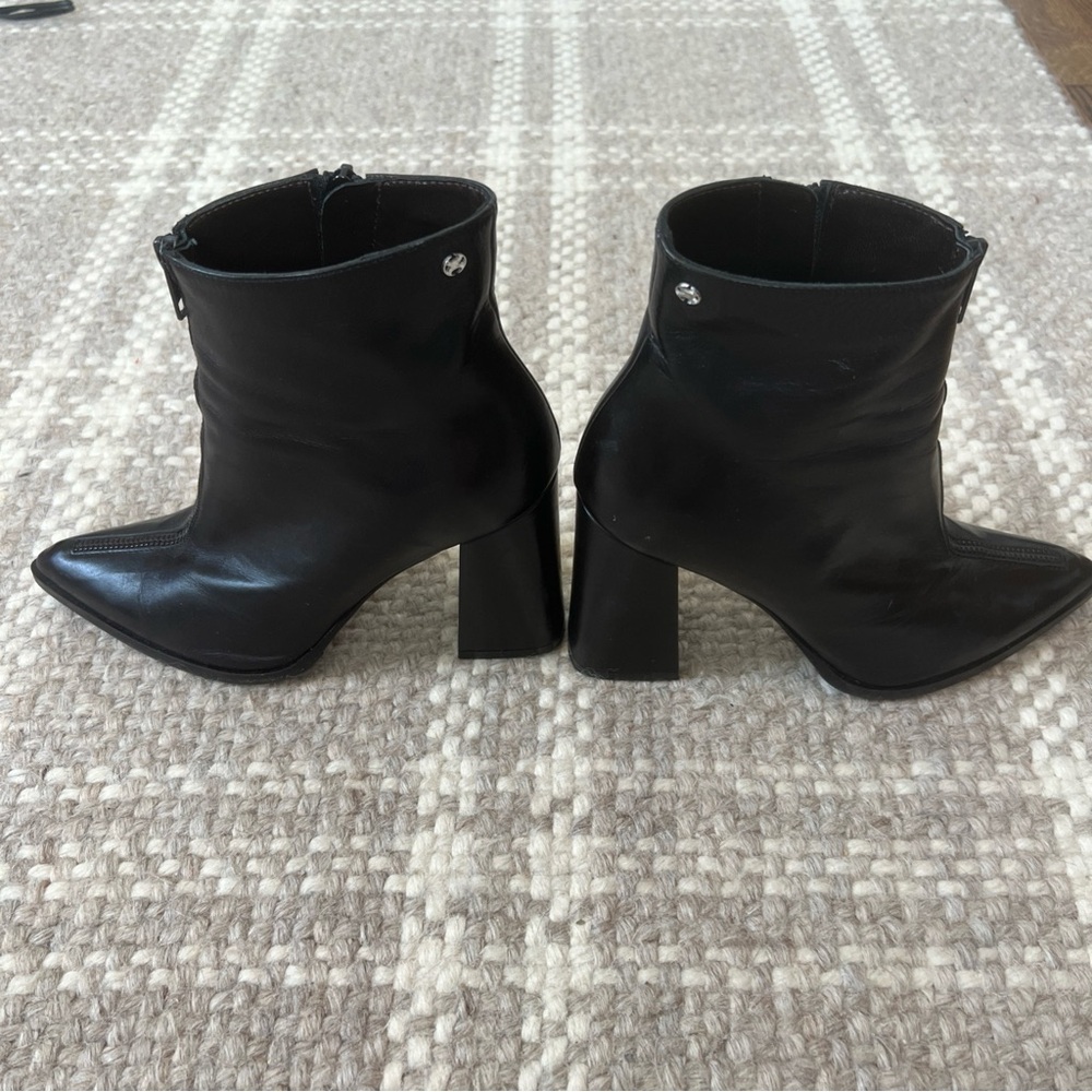 Capezzani black leather, pointed toe, block heels, ankle boots size US 7/ EU 37 - Picture 7 of 9